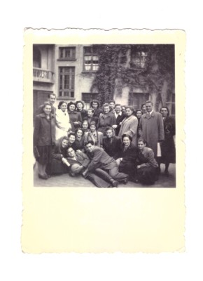 Mica foto Amintire Scoala de bibliotecar din Bucuresti 1953 foto