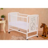 Patut bebe Qmini Timmi Heart cu roti, alb, lemn pin si MDF, 120x60 cm, 3 niveluri somiera