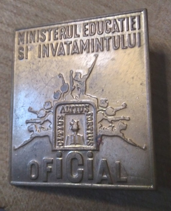 Insigna Oficial ministerul educație și sportului