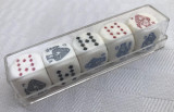 Cinci zaruri de poker sau jocuri de noroc, de dimensiunea 16 x 16 mm