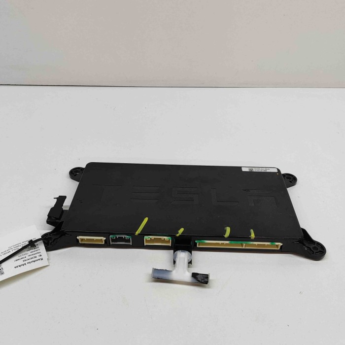Modul de confort TESLA MODEL X 2016 OEM: 1043900-00-C 23074785