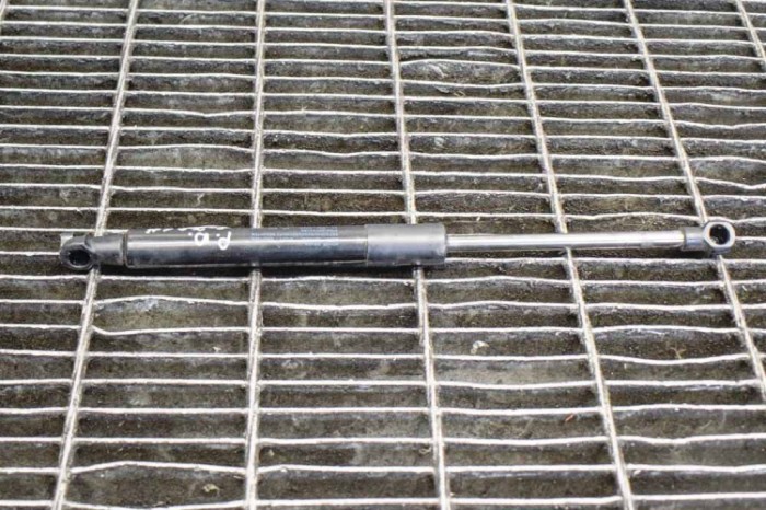 Amortizor capota dreapta față AUDI Q5 8R 2016 OEM: 8R0823359A 11211087