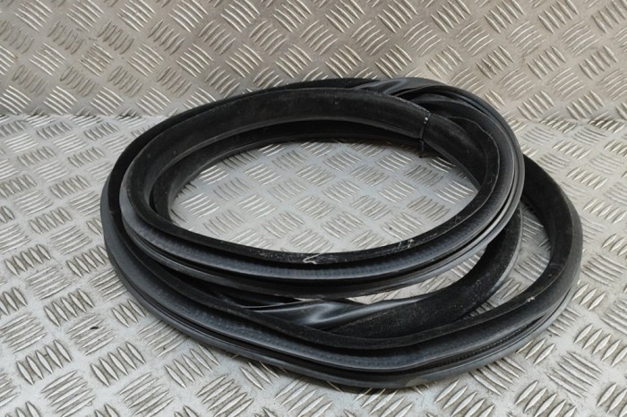 Garnitura ușă dreapta față JAGUAR F-PACE X761 2022 OEM: HK83-20708-A | 31650582
