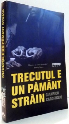 TRECUTUL E UN PAMANT STRAIN de GIANRICO CAROFIGLIO , 2009 foto