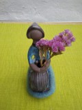 Figurina, doamna cu flori, ceramica Jie design Elsi Bourelius