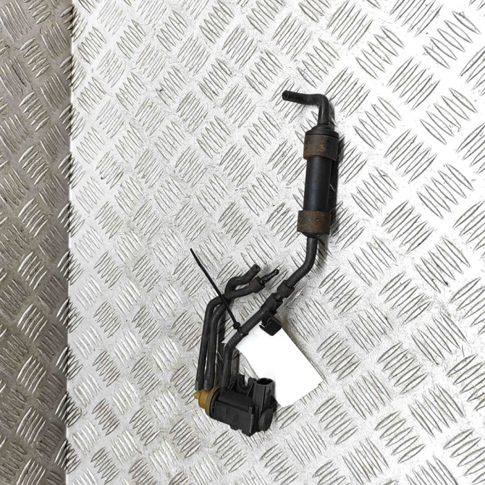 Supapa solenoid VW PASSAT Variant B7 365 2010 OEM: 1K0906627B 29083325