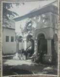 Pridvorul Manastirii dintr-un Lemn, 1935// fotografie