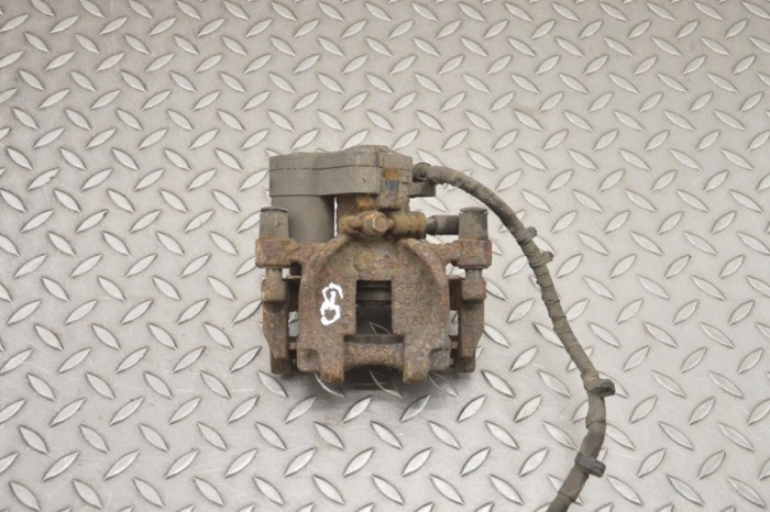 Etrier de fr&acirc;nă dreapta spate FORD MONDEO V Hatchback 2016 OEM: DG9C-2D250-A 18802156