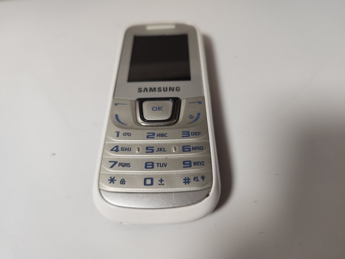 Telefon mobil Samsung SGH-E250i argintiu folosit