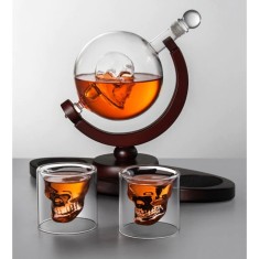 Set pentru Cognac, Whiskey Sticla-decantor Cap de Mort si 2 pahare foto