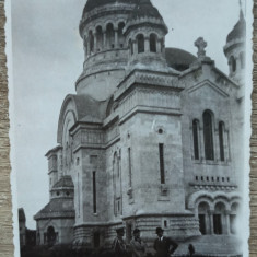 Militar roman in fata Catedralei Arhiepiscopiei Ortodoxe din Cluj, anii '30