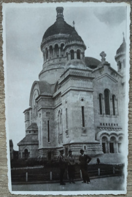 Militar roman in fata Catedralei Arhiepiscopiei Ortodoxe din Cluj, anii &amp;#039;30 foto