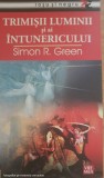 Trimisii luminii si ai intunericului - Simon R. Green