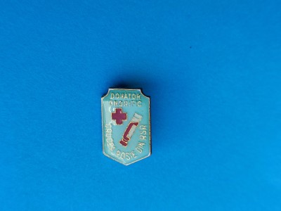 Insigna Crucea Rosie-in realitate arata bine! foto