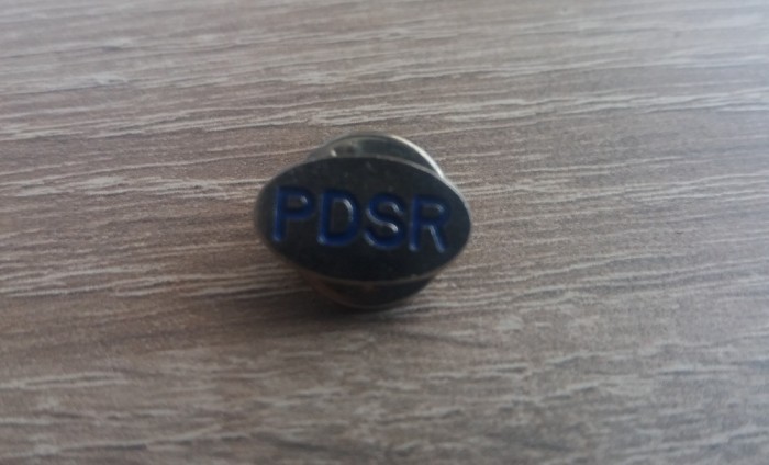 QW9 I 7 - Insigna - tematica politica - initialele PDSR