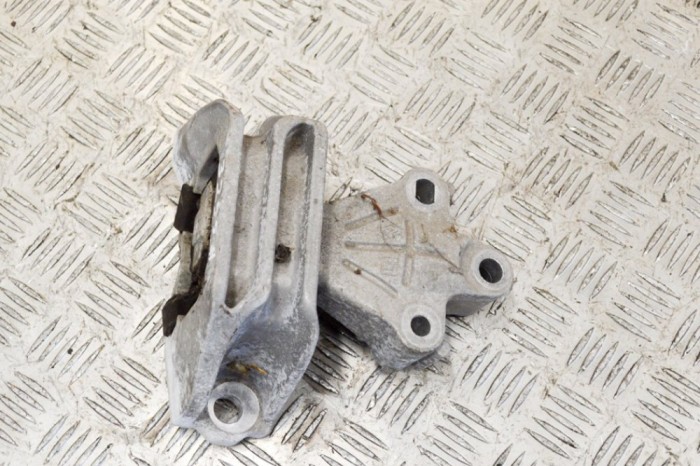 Suport motor dreapta RENAULT ZOE BFM_ 2015 OEM: 112109044R,112846543R 13743372