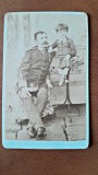 Fotografie tip CDV, militar cu fetita, sfarsit de secol XIX