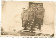 D253 Fotografie ofiteri romani cu casti Adrian si sabii anii 1930 foto