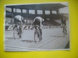 HOPCT 543 C - FOTOGRAFIE VECHE-D= 18/12 CM-SOSIREA LA FINALA -C M CICLISM-SPORT-1947-FOTO AGENTIA NEW YORK TIMES PHOTOS 1947