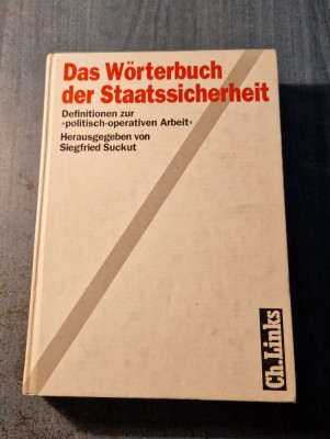 Das Worterbuch der Staatssicherheit definitionen zur politisch operativen Arbeit foto