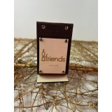 Stand cod QR din fetru maro combinat cu lemn