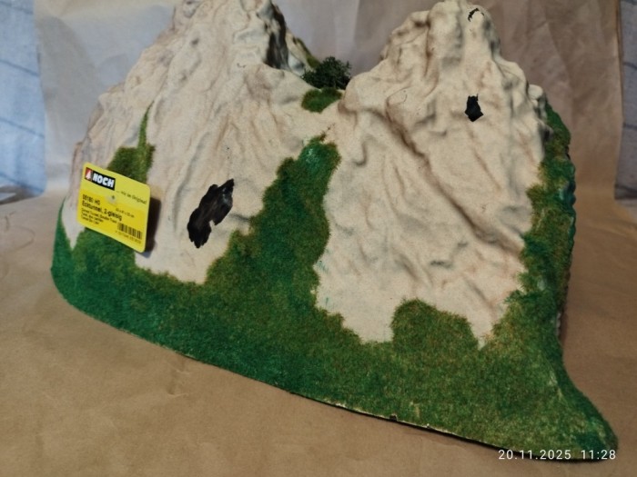 bnk jc Noch 05180 HO - Tunel in colt pentru linie dubla