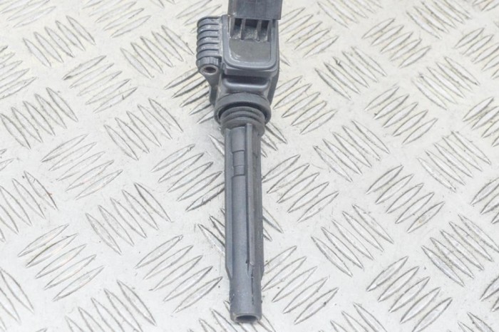 Bobina de inducție de &icirc;naltă tensiune VW GOLF VII 5G1, BQ1, BE1, BE2 2014 OEM: 0040102009,06J905110E,06K905199 12560167