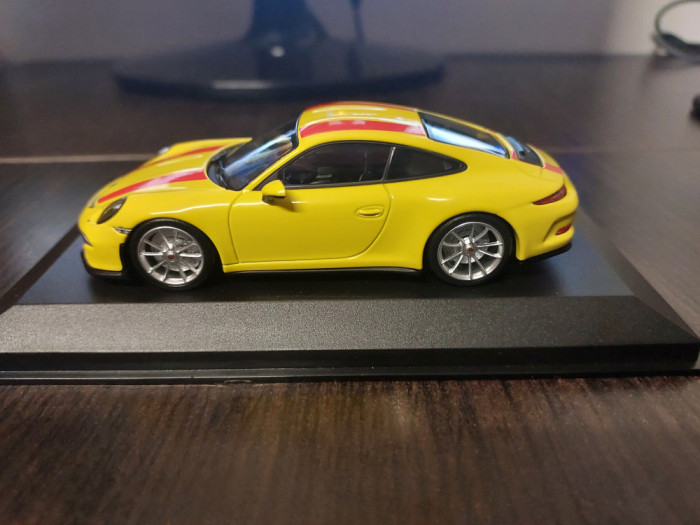 Macheta PORSCHE 911 (991) R COUPE 2016 - Minichamps, scara 1/43, noua.