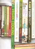 Cumpara ieftin Vegan cooking 8 carti in engleza 8 Dvd uri