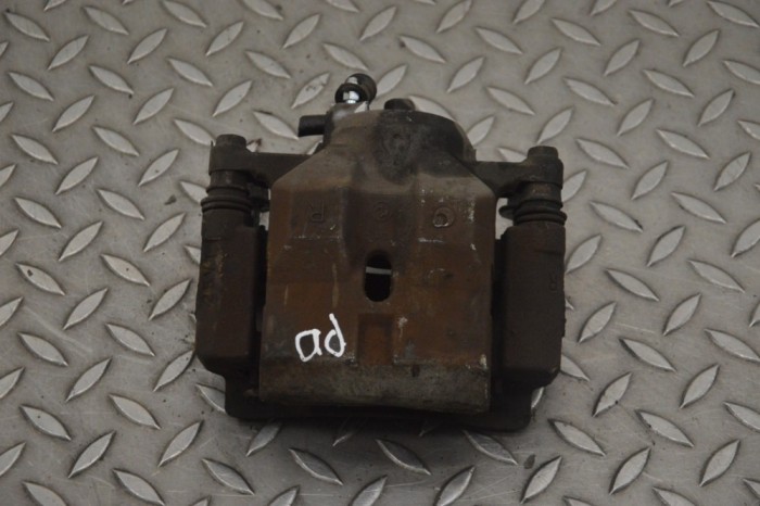 Etrier de fr&acirc;nă dreapta față TOYOTA PRIUS _W3_ 2015 21354265