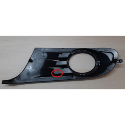 Grila bara fata Vw Golf 6 5K1 10.2008-2013, partea Dreapta capac 5K0853666 cu gaura pentru proiector , cu inel cromat CLEMA RUPTA foto