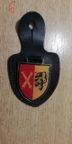 QW8 16 - Insigna - tematica militara - artilerie - grifon - suport piele