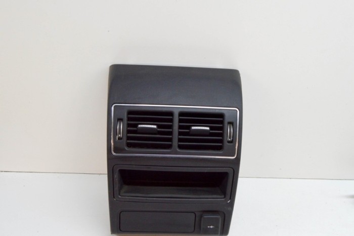Gura de ventilație consola centrală JAGUAR F-PACE X761 2022 OEM: MK83-044C82-AC,GX73-67448-AA,MK83-04569-AD 15986586