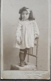 Fotografie tip CDV, fetica cu fundita, inceput de secol XX