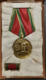 Medalie &icirc;n cinstea incheierii Colectivizarii 1962 cu bareta și cutie