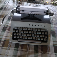 Mașina de scris marca Consul
