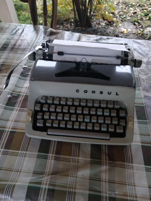 Mașina de scris marca Consul