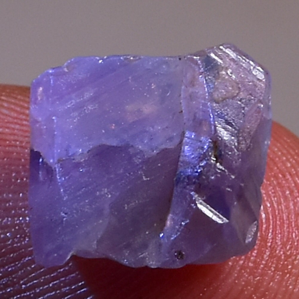 SAFIR NATURAL Violet deschis Brut FRUMOS 8,88 ct. superb ! ! ! | arhiva  Okazii.ro
