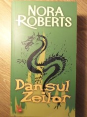 DANSUL ZEILOR-NORA ROBERTS foto