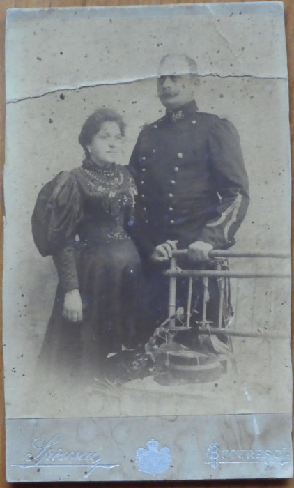 Foto pe carton gros ; Locotenent Colonel Gafencu cu sotia ; Bucuresti , 1896