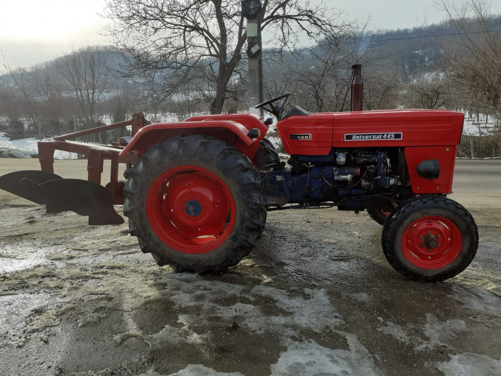 Tractor Universal 445, anvelope toate noi (fata + spate), servodirectie |  arhiva Okazii.ro