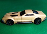 CCM Country Club Muscle Hot Wheels 2007, Made in Malaezia. Diecast, carcasă și placă ventrală metalică, auriu cu negru. Vopseaua aproape intactă. W