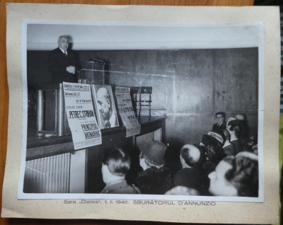 Foto originala ; Sala Dalles , 1940 ; Cenaclul Sburatorul , vorbeste Lovinescu foto