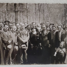 CONSTANTIN I. ANGELESCU , FOST PRIM - MINISTRU , FOTOGRAFIE DE GRUP LA MARGINEA UNEI PADURI , TIP CARTE POSTALA , ANII '30