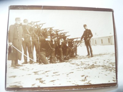 Fotografie Militara veche - Armata la exercitii tragere ,dim,=11,7x8,8cm foto