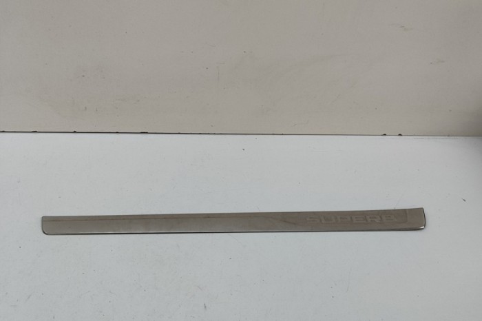 Ornament prag interior dreapta față SKODA SUPERB III Estate 3V5 2021 OEM: 3V0853813P | 31891420