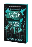 Cumpara ieftin Leather &amp; Lark. Editie speciala cu Sprayed Edges