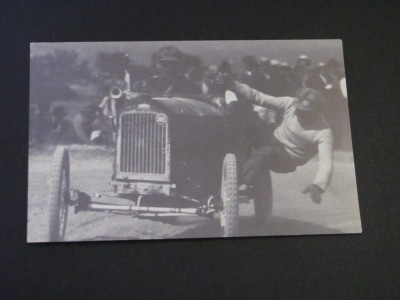 Automobil de Cursă cu Grila Verticală și Pilot &amp;icirc;n Echipament de Epocă - Carte Poștală Franța ,Necirculată foto