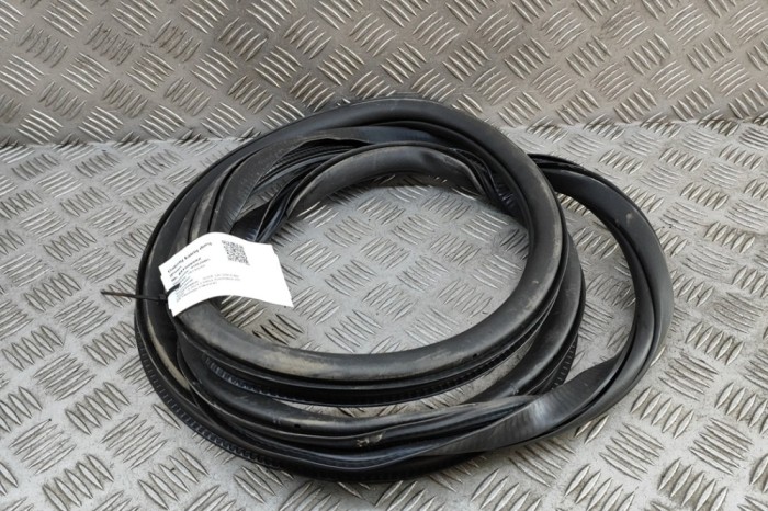 Garnitura ușă st&acirc;nga spate AUDI Q4 SUV F4B 2024 OEM: 89A833721 | 31088882