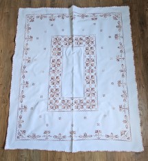 FATA DE MASA VINTAGE DIN BUMBAC CU MODEL CUSUT MANUAL IN CRUCIULITE